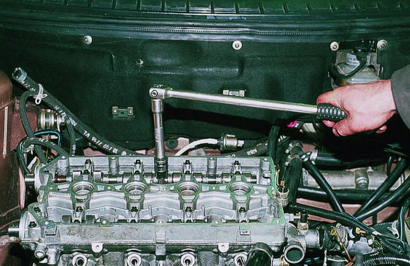 602 Двигатель Мерседес Из Под Головки Масло