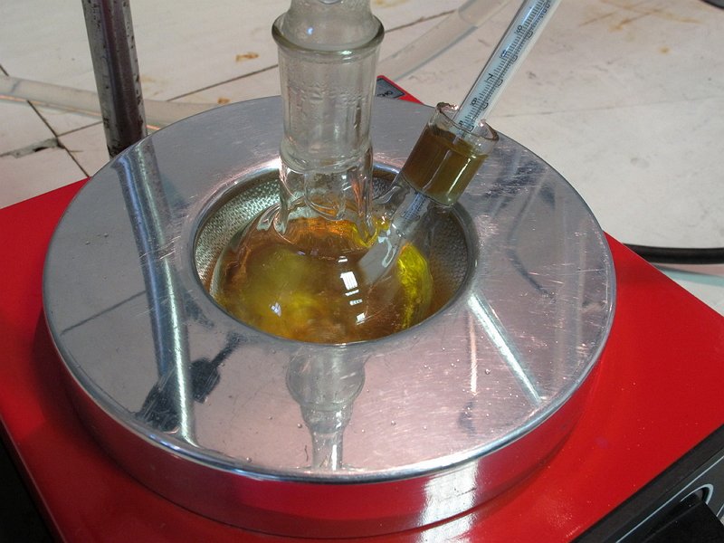 Фото лабораторного тестирования тормозной жидкости