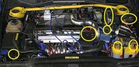 На фото - отмечены элементы нуждающиеся в защите при мойке двигателя, volvospeed.com