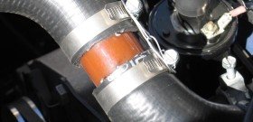 На фото - отремонтированный шланг системы охлаждения двигателя, blogs.mustangmonthly.com