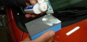 На фото - проведение полировки кузова автомобиля жидким стеклом, autocentre.ua