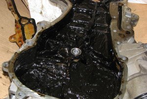 Фото накопления тяжелого масла в поддоне двигателя, motostrangers.ru