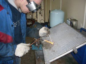 Что можно сделать для ремонта отверстия в трубке кондиционера?