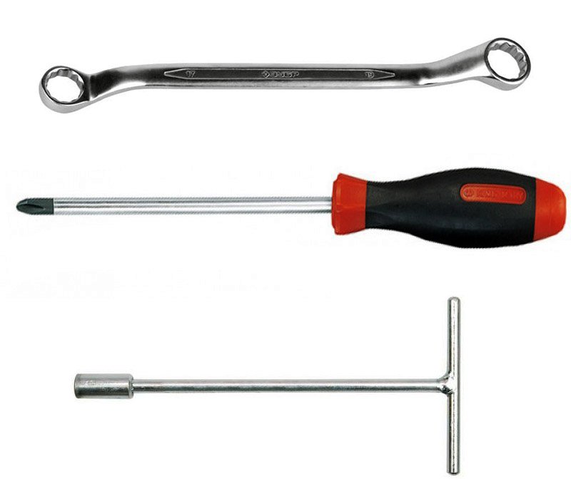 Отвертка и ключи 8–10 мм